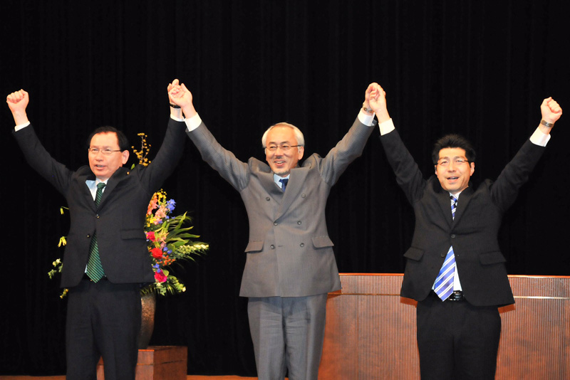 名古屋国際会議場センチュリーホールにて、「夜回り先生」こと水谷修先生をお招きし、浜田まさよし参院議員も参加され、フォーラムが開催されました。