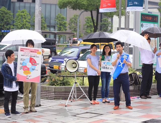 雨の名古屋で、青年局のみなさん、新妻参院議員、沢田党県本部青年局長とともに、街頭演説を行いました。