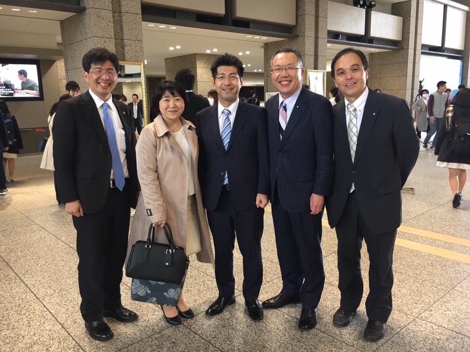 会場では、三重の中川さん（衆議院議員）、京都の山本さんをはじめ同級生にお会いでき、あたかも同窓会の様相。