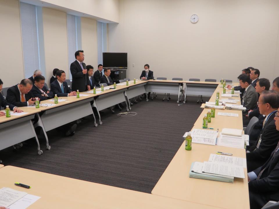 内閣部会（佐藤茂樹部会長）と公務員制度改革委員会（西田まこと委員長）の合同会議