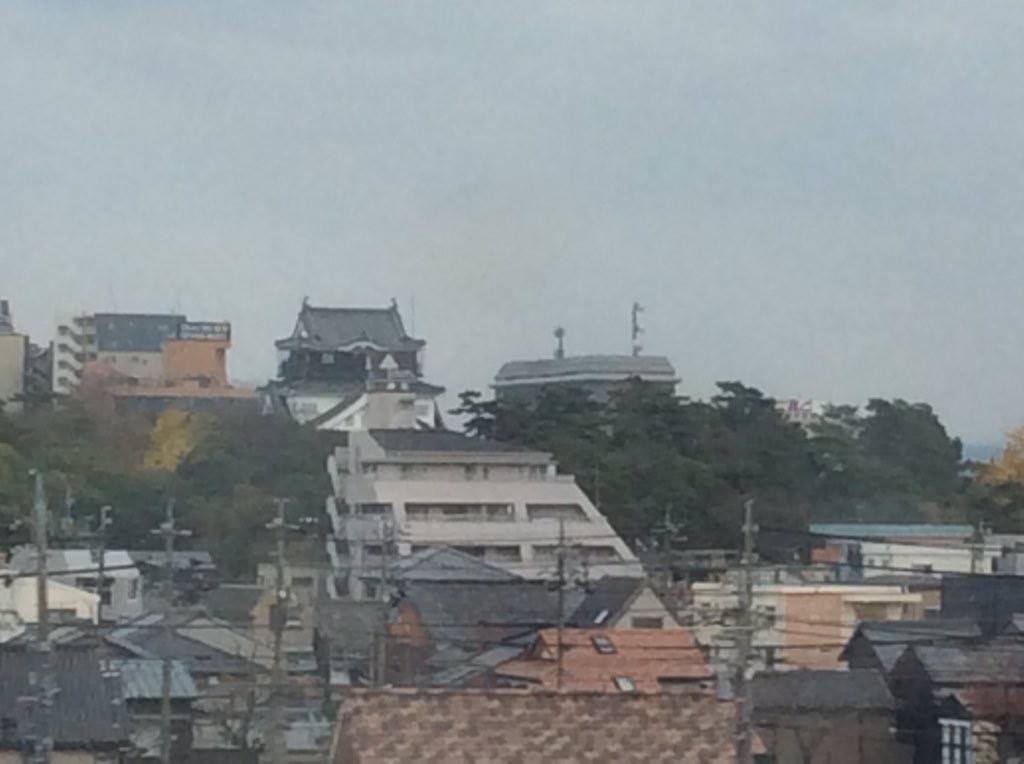 岡崎城の写真は、先日まで通勤で乗り換えで使っていた愛知環状鉄道・中岡崎駅から撮影