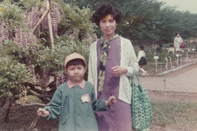 今日は「母の日」。私の母と幼年時代の私です