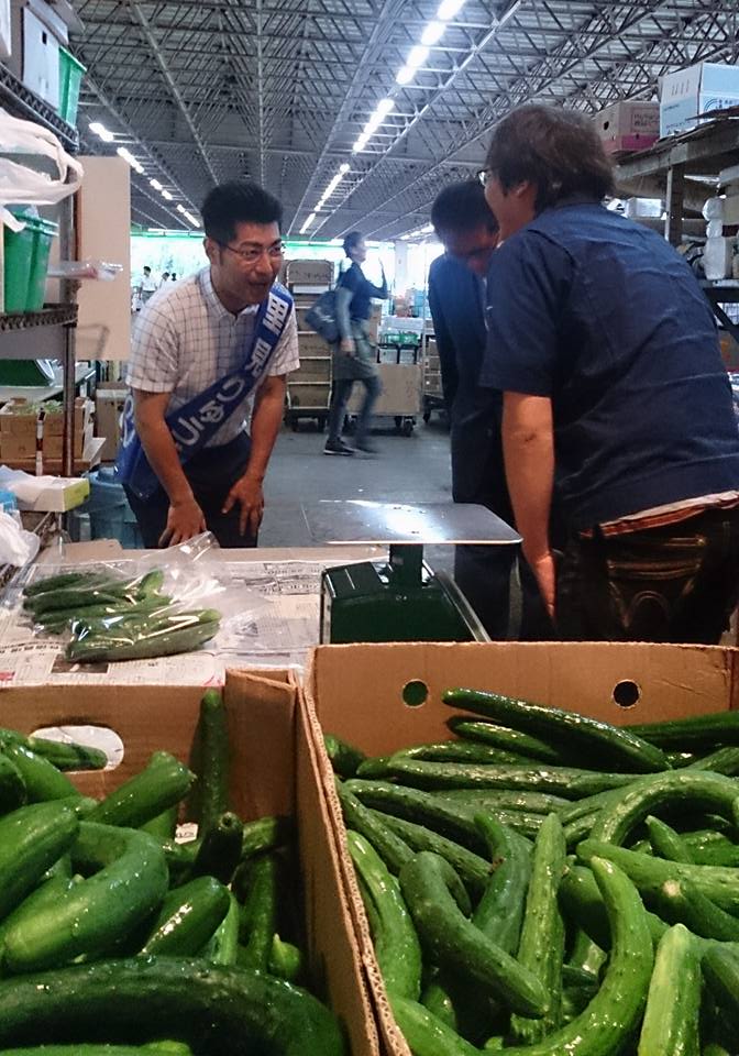 半田南部総合卸売市場 と熱田区の中央卸売市場へ行ってきました。 新鮮な野菜や海の幸がずらっと並び、活気あふれる市場がまぶしかったです！