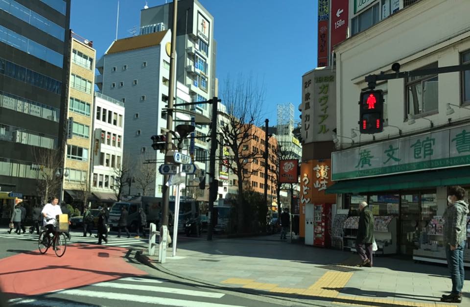 2月14日、東京・神保町付近を通過。 学生時代から古本、書を求めて歩いた懐かしい景色