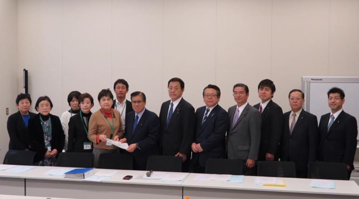 公明党肝炎対策プロジェクトチームの会合で、山口美智子 薬害肝炎全国原告団代表から要請。