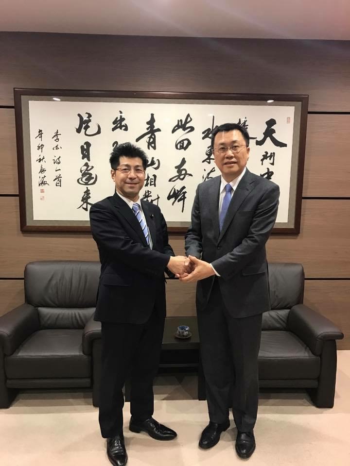 中国駐名古屋総領事館に鄧偉総領事を訪ねて