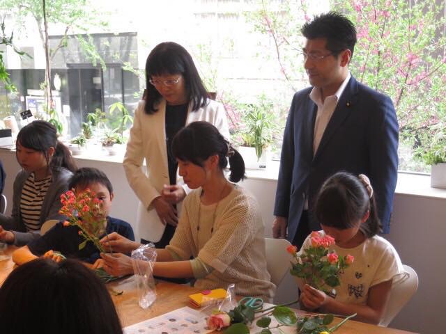 名古屋市中区の「坪井花苑」さんで開催されたNPOフェアトレードタウンなごや（原田さとみ代表理事）の「母の日企画」に、馬場のりこ市会議員と