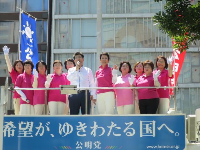名古屋駅前で愛知県本部女性局の市会議員の皆様と