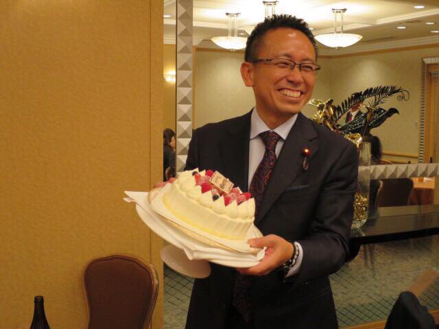 伊藤代表は丁度48回目の誕生日を迎えられ、ダブル、トリプルのお祝いとなりました！