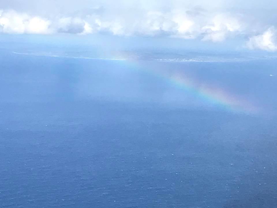 与論島の空からは、海と空と虹と