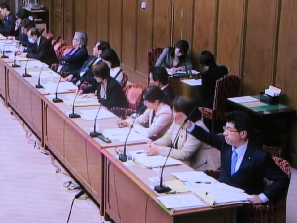 議員運営委員会で、伊藤たかえ議員（兵庫県選出）とともに初質問