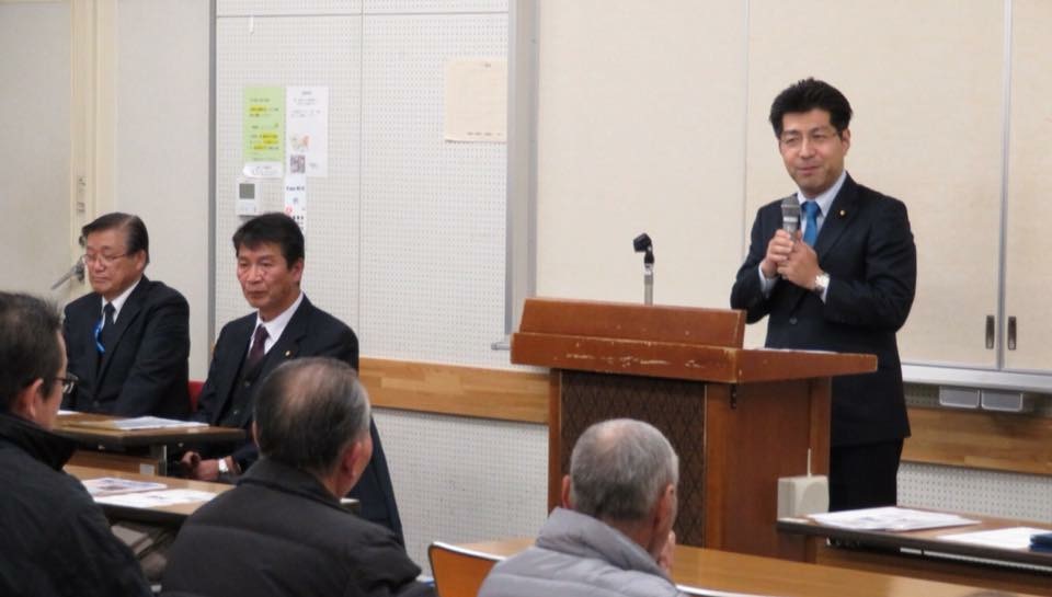新城市内で党新城支部会に、鈴木長良（たけよし）市会議員とともに出席