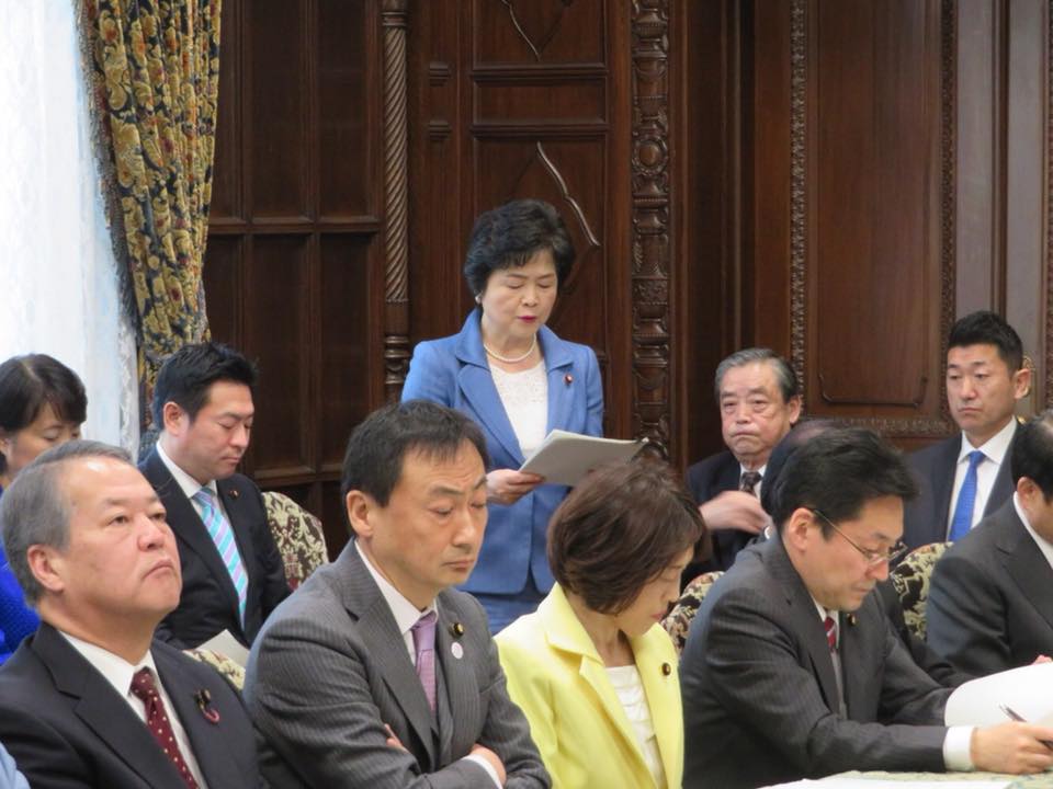 厚生労働省関係では、高木美智代副大臣が、労働保険審査会委員の同意を求められました