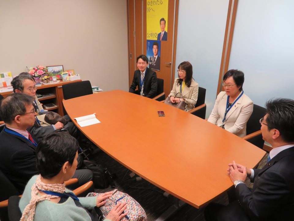 愛知県パーキンソン病友の会木村会長はじめ6名が東京の事務所に来訪