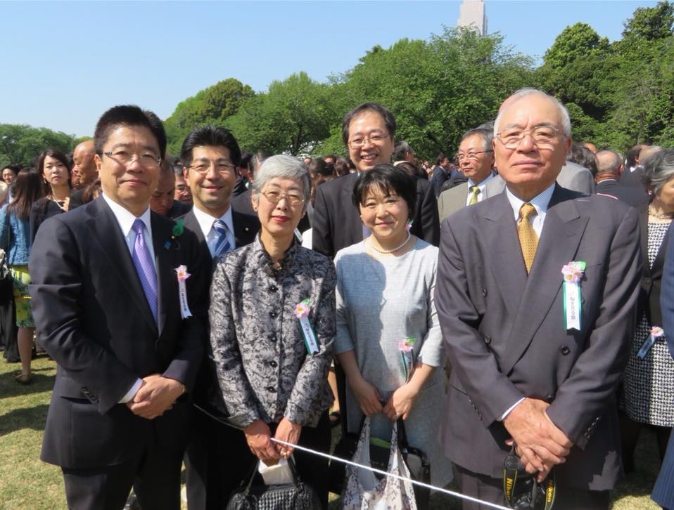 新宿御苑で安倍総理主催の桜を見る会に。加藤厚生労働大臣も。