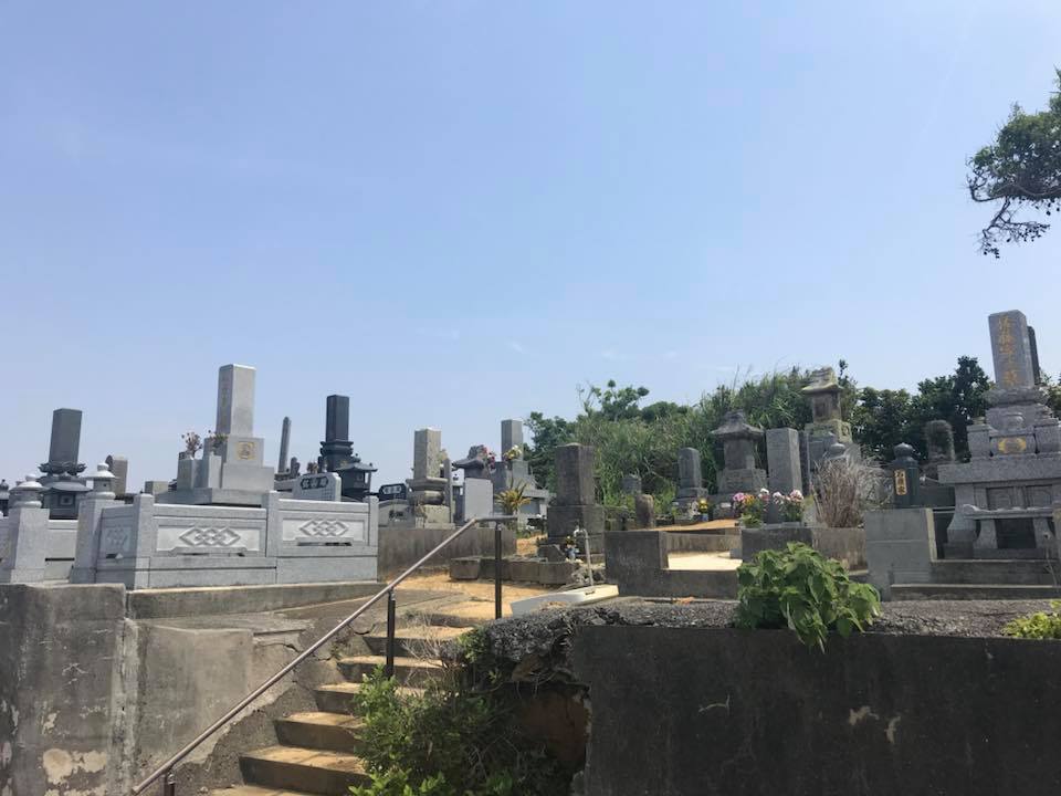 徳之島では、親戚の墓参り