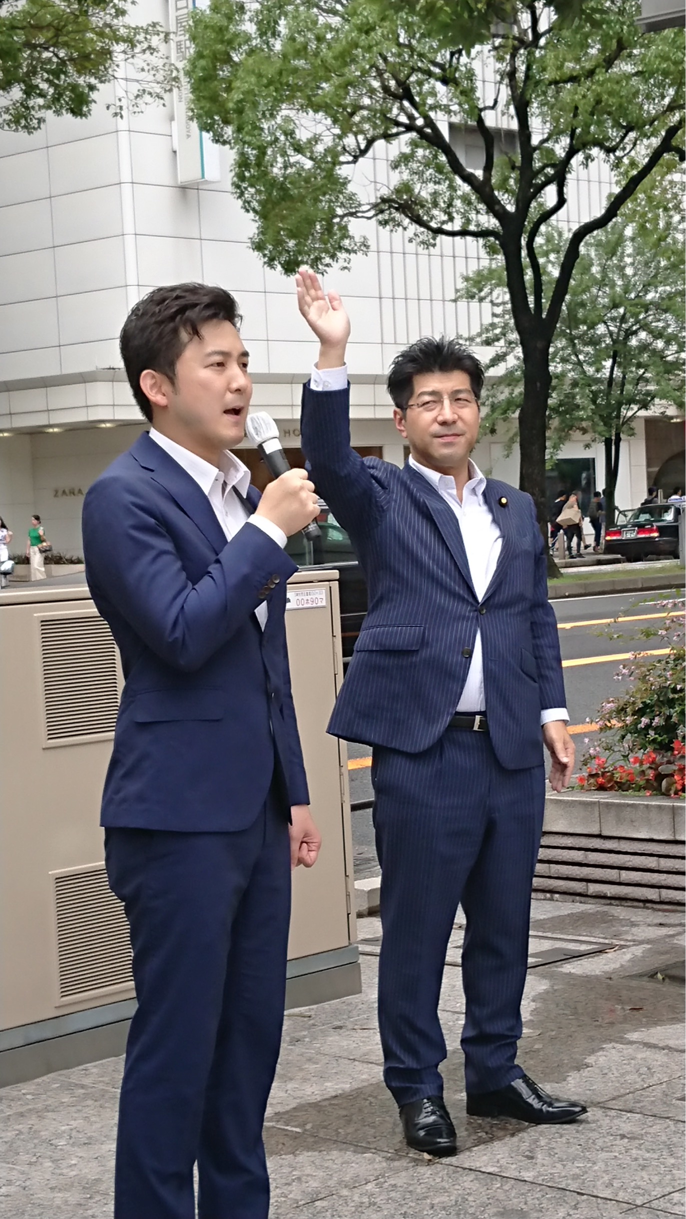 安江のぶおさんと名古屋駅周辺で街頭演説。