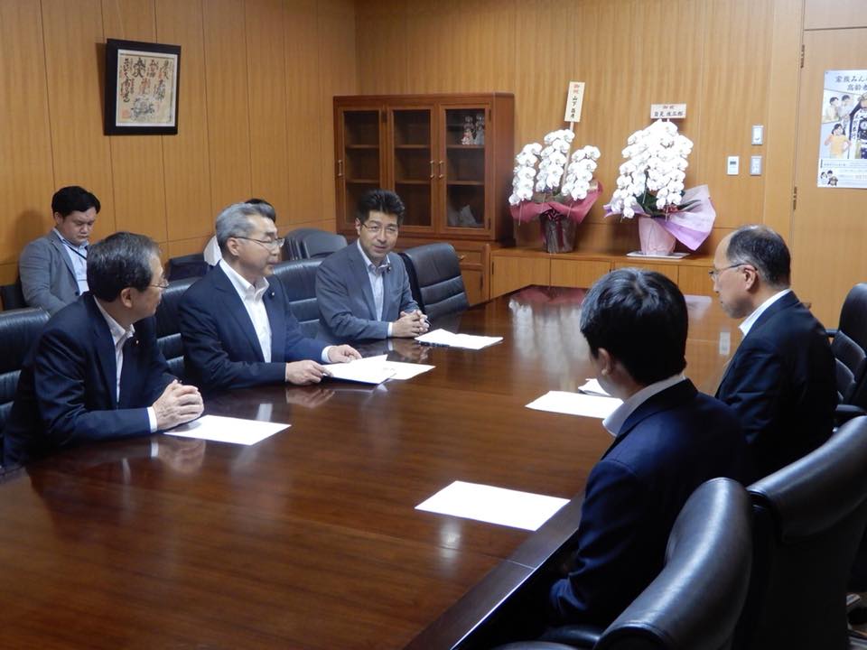 岡本財務事務次官、遠藤金融庁長官に来年度予算概算要求に当たっての提言