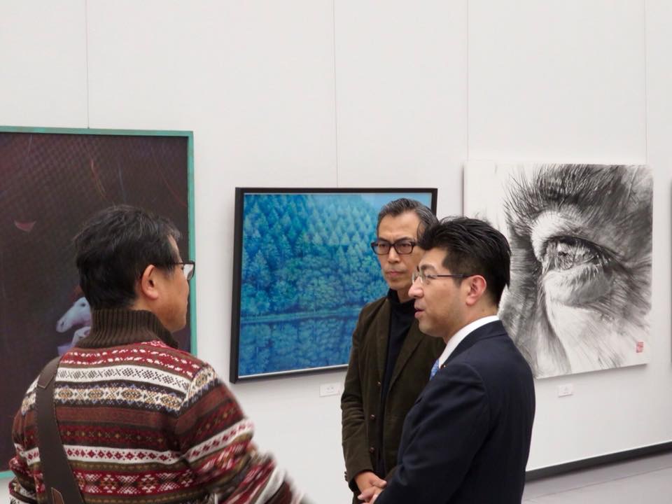 ‪愛知県芸術文化センターで開催中の第25回清新美術会展に‬