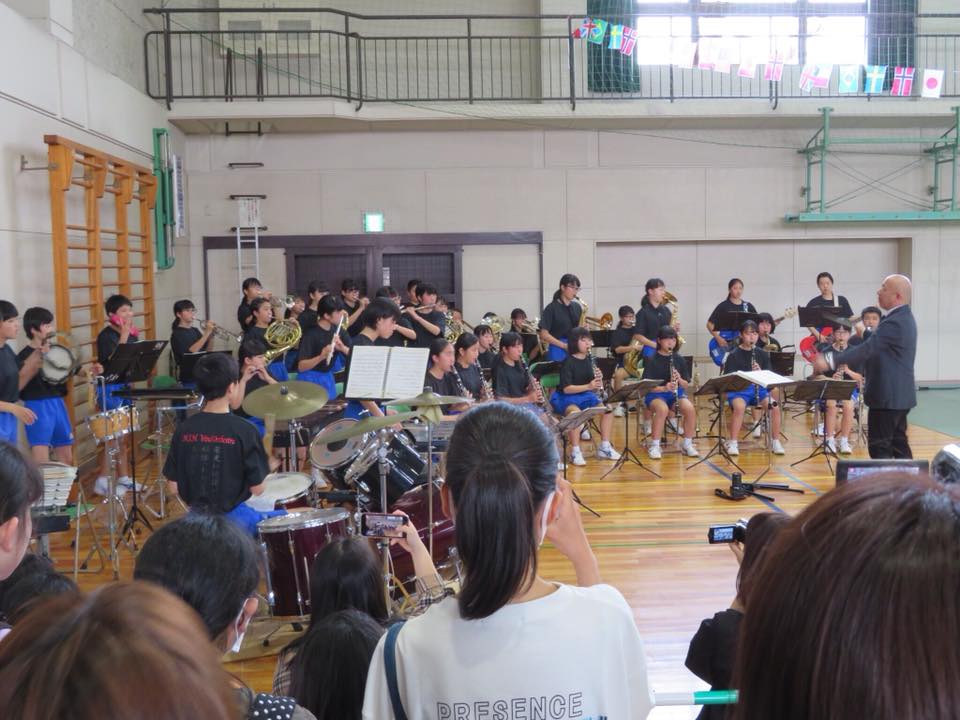 六ツ美中学校の生徒の皆様が吹奏楽