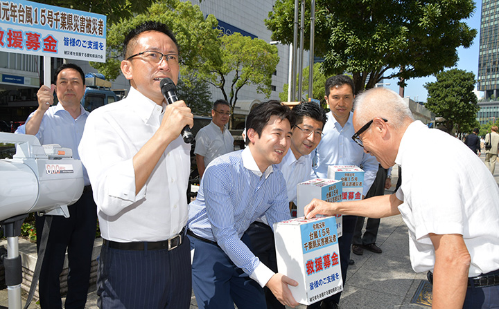 真心の支援を呼び掛ける伊藤県代表（左から2人目）ら＝5日　名古屋市
