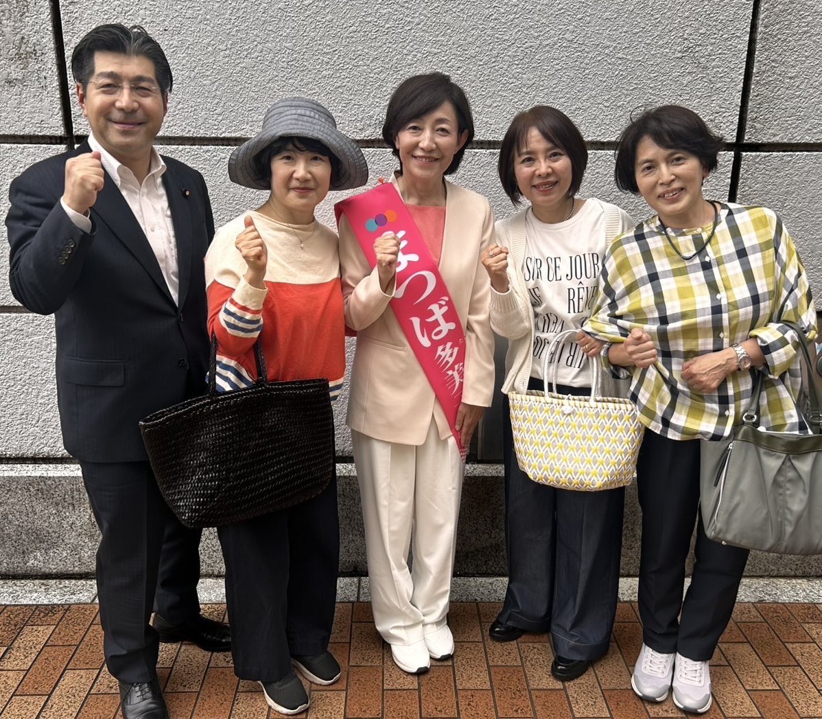 荻窪駅前の街頭会場には、高校時代の同級生も