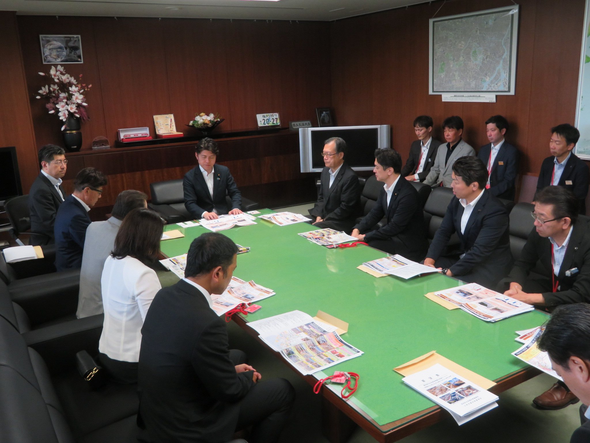 愛知県議の代表が中野国土交通大臣、加藤財務大臣に道路、河川・海岸、港湾の整備、国土強靭化について要望