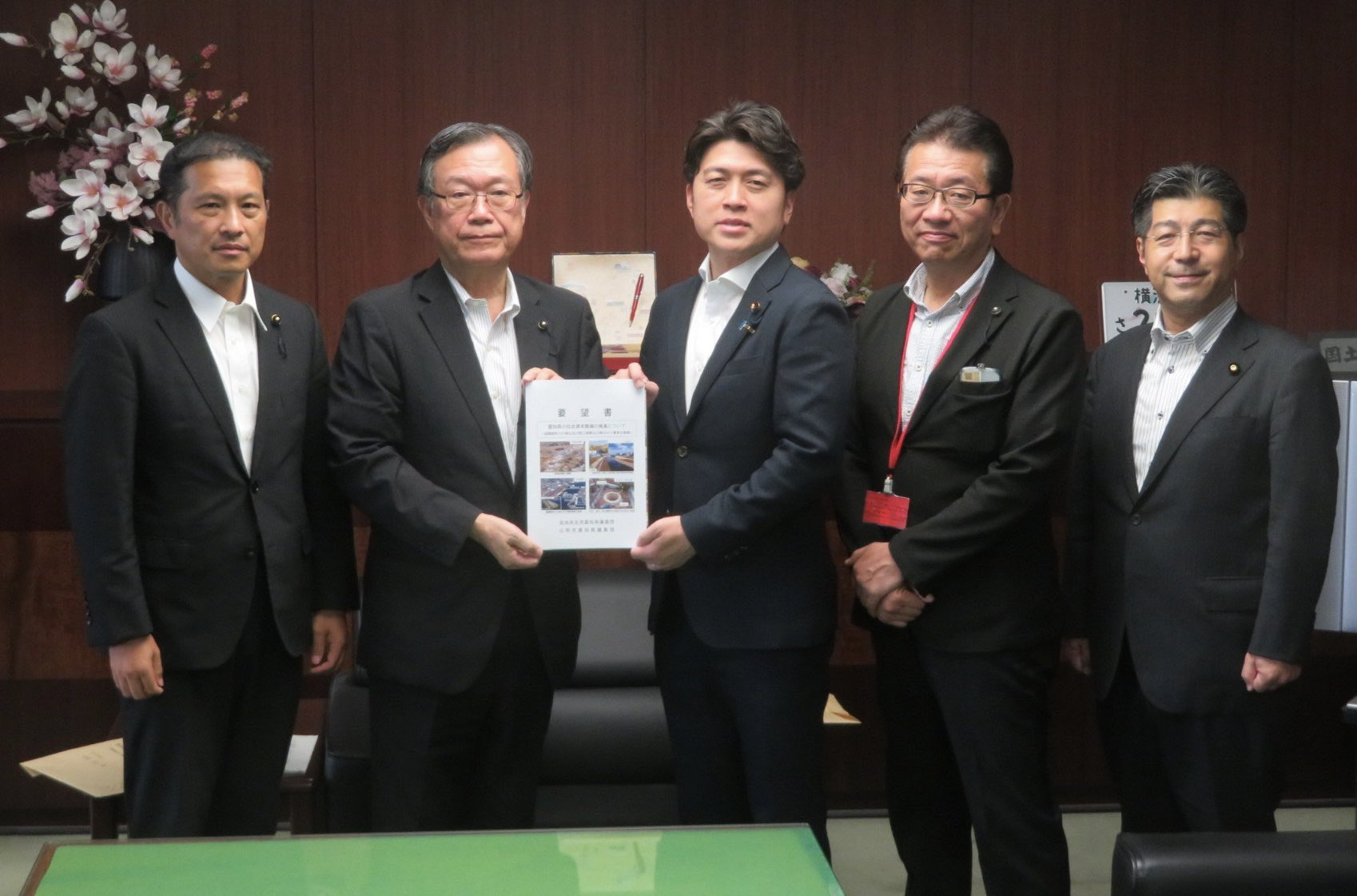 愛知県議の代表が中野国土交通大臣、加藤財務大臣に道路、河川・海岸、港湾の整備、国土強靭化について要望