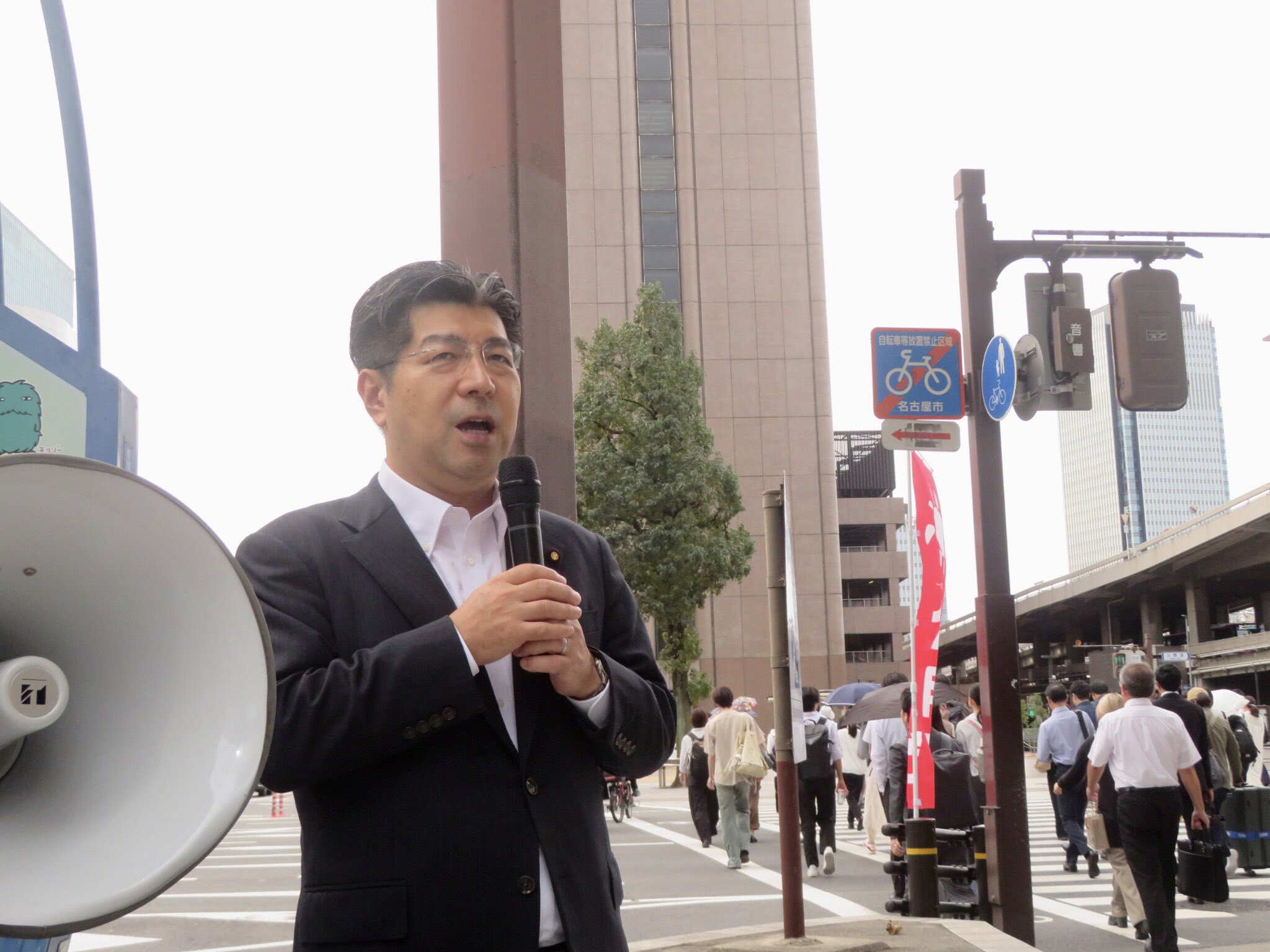 定例の朝の街頭からスタート