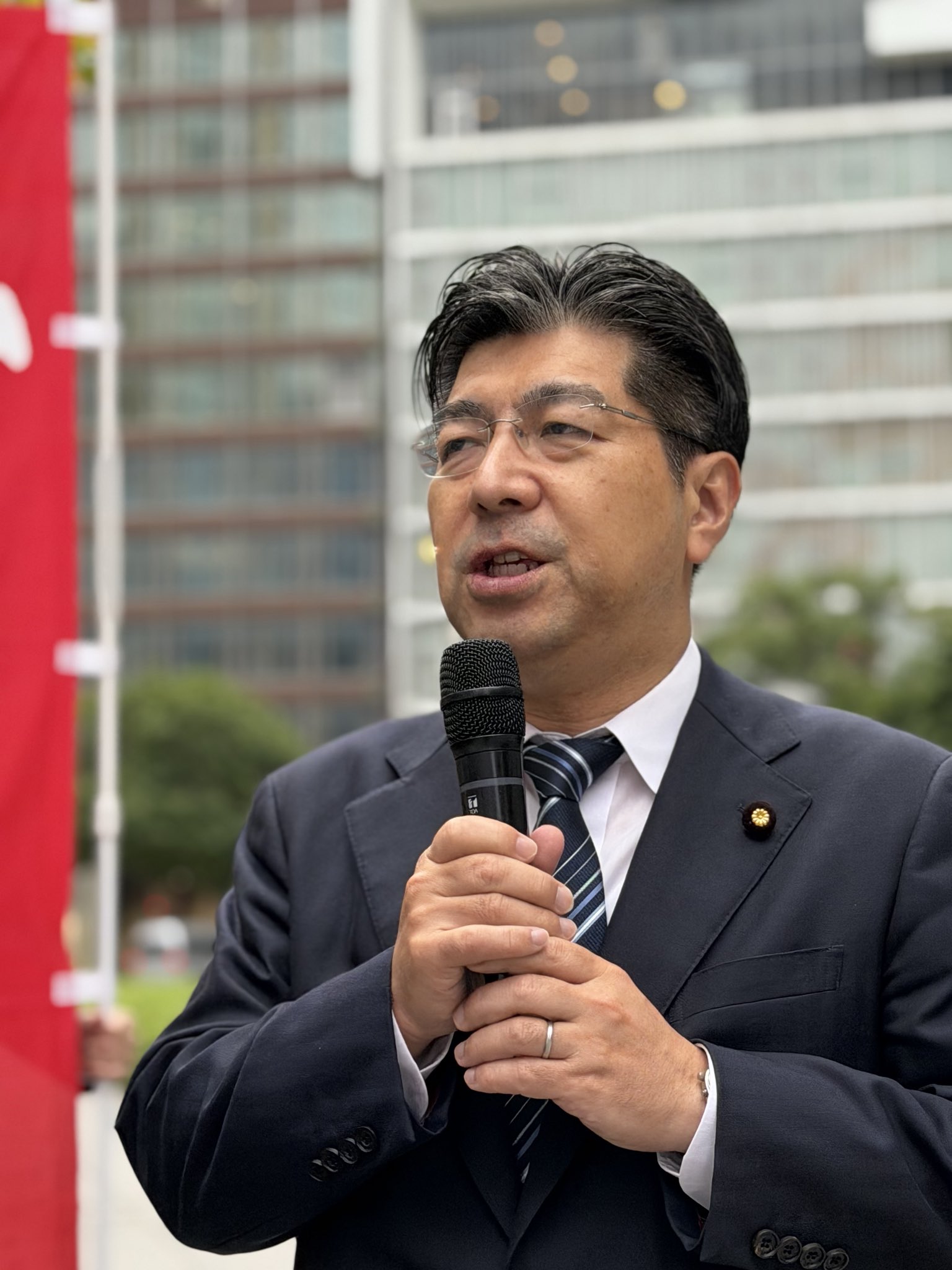 名古屋駅前の街頭演説からスタート