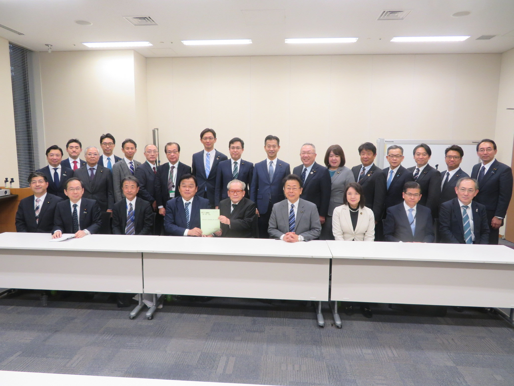 全日本トラック協会より要望を受け、決議