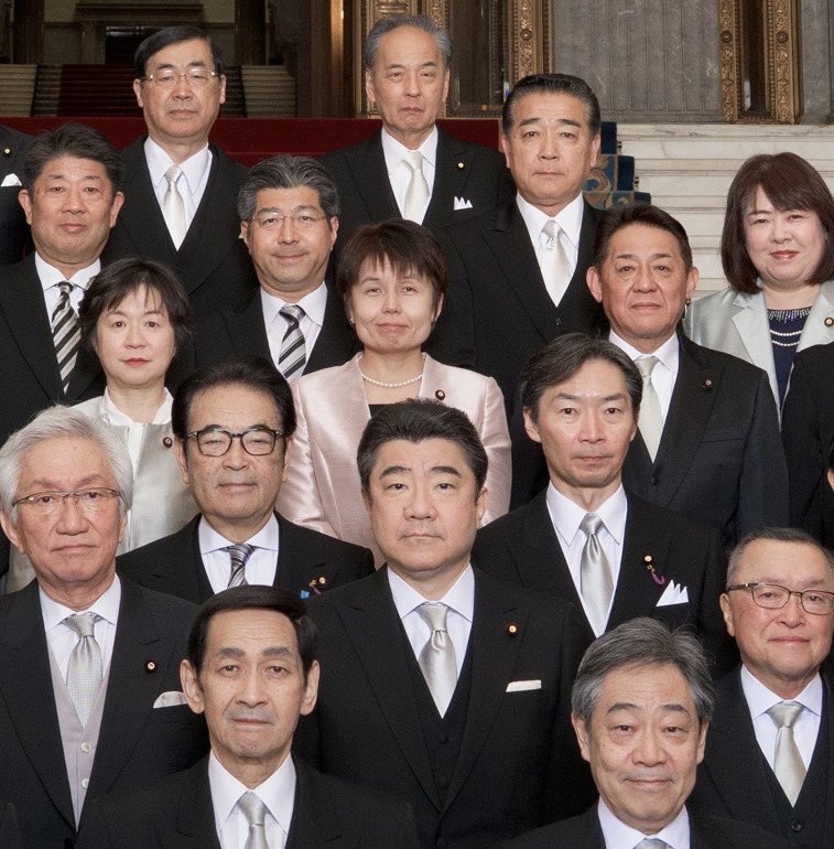 関口昌一議長、福山哲郎副議長はじめ各委員長が記念撮影