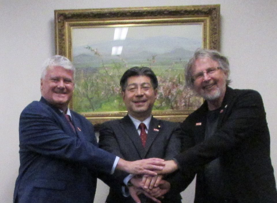 カナダ・日本国会議員連盟のスタン・クッチャー、テリー・シーアン両共同議長が来日。参議院外交防衛委員長として表敬を受けました。