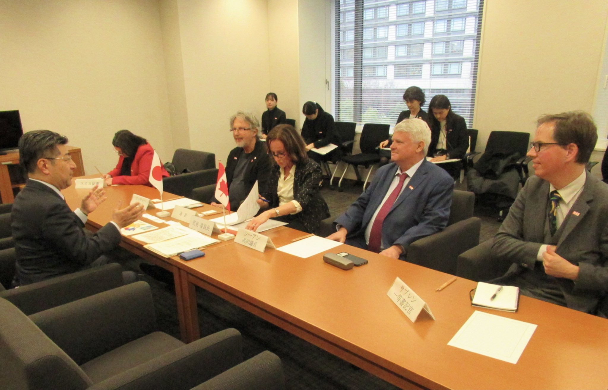 カナダ・日本国会議員連盟のスタン・クッチャー、テリー・シーアン両共同議長が来日。参議院外交防衛委員長として表敬を受けました。
