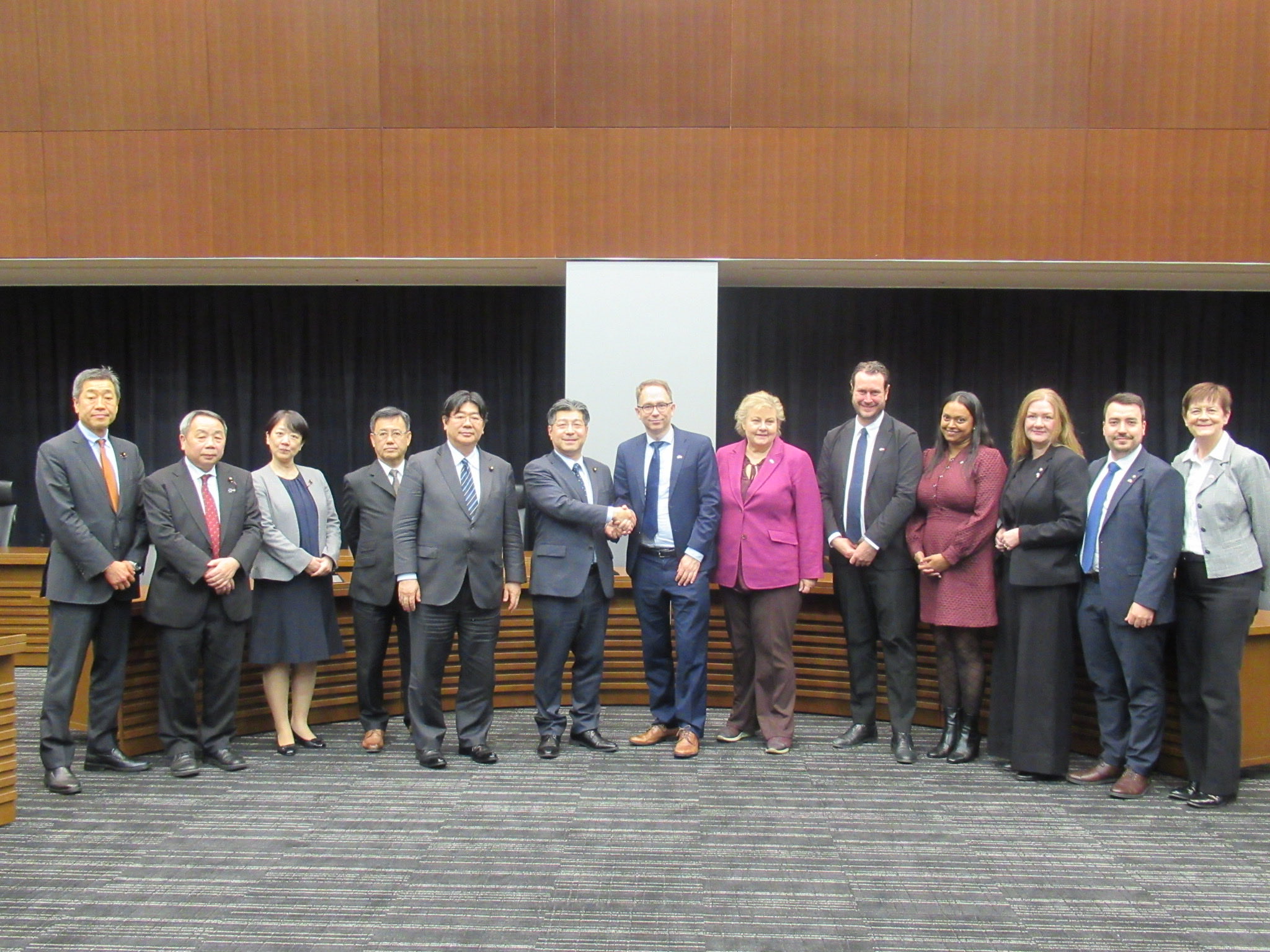 ノルウェー王国国会議員団のモールラン団長、ソールベルグ副団長（前首相）はじめ議員の皆様、イグルム在京ノルウェー大使等を歓迎