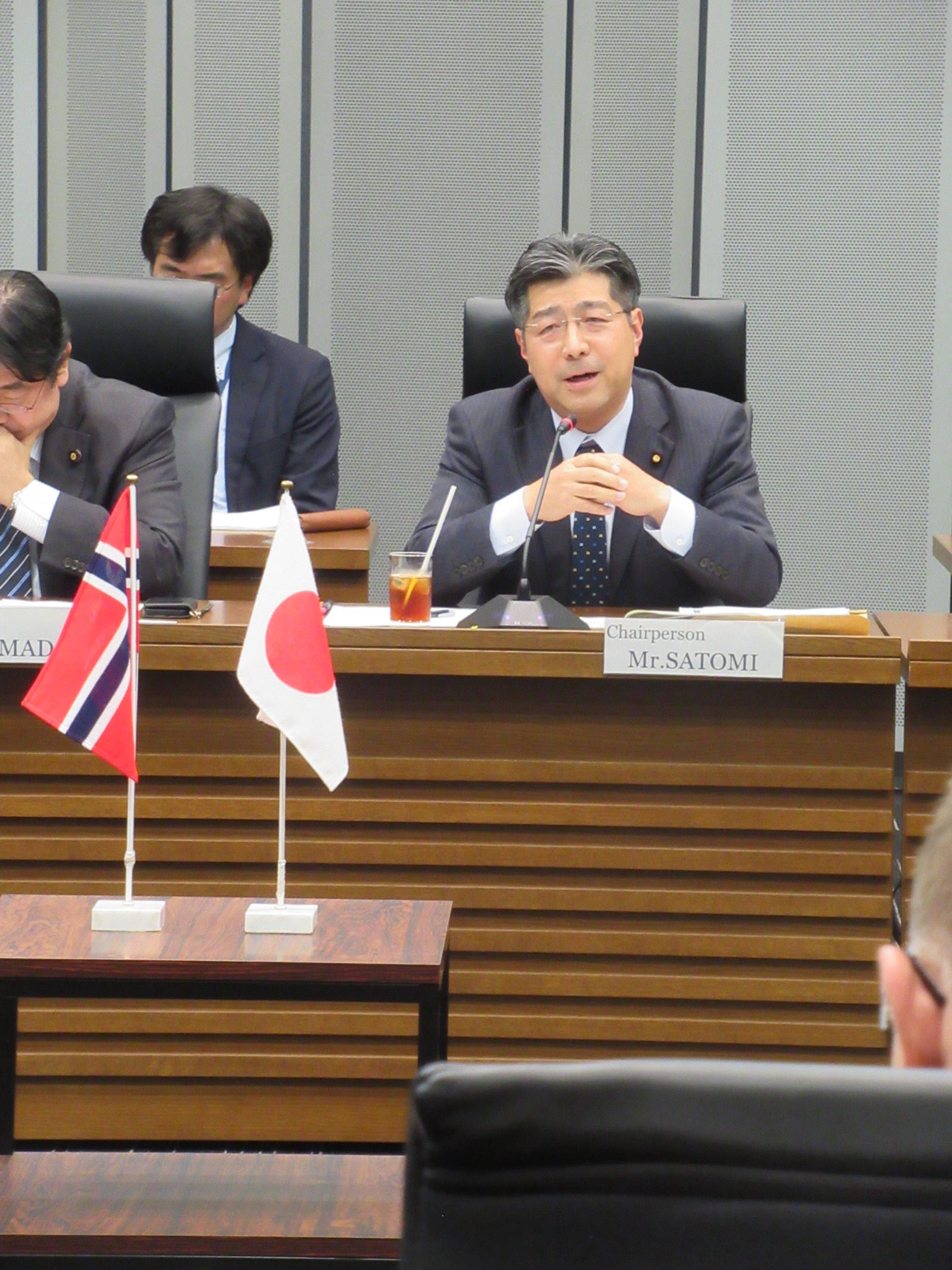 海運・漁業分野などでの協力・関係発展について懇談