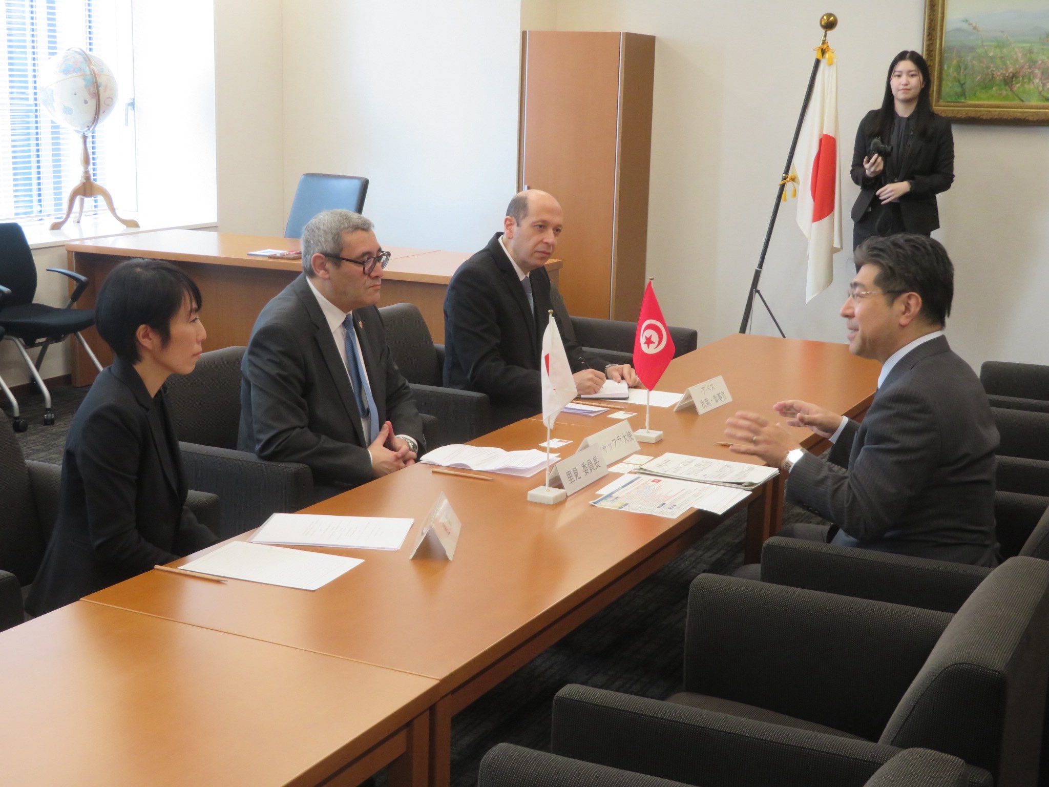 チュニジア共和国のシャッフラ駐日大使の表敬