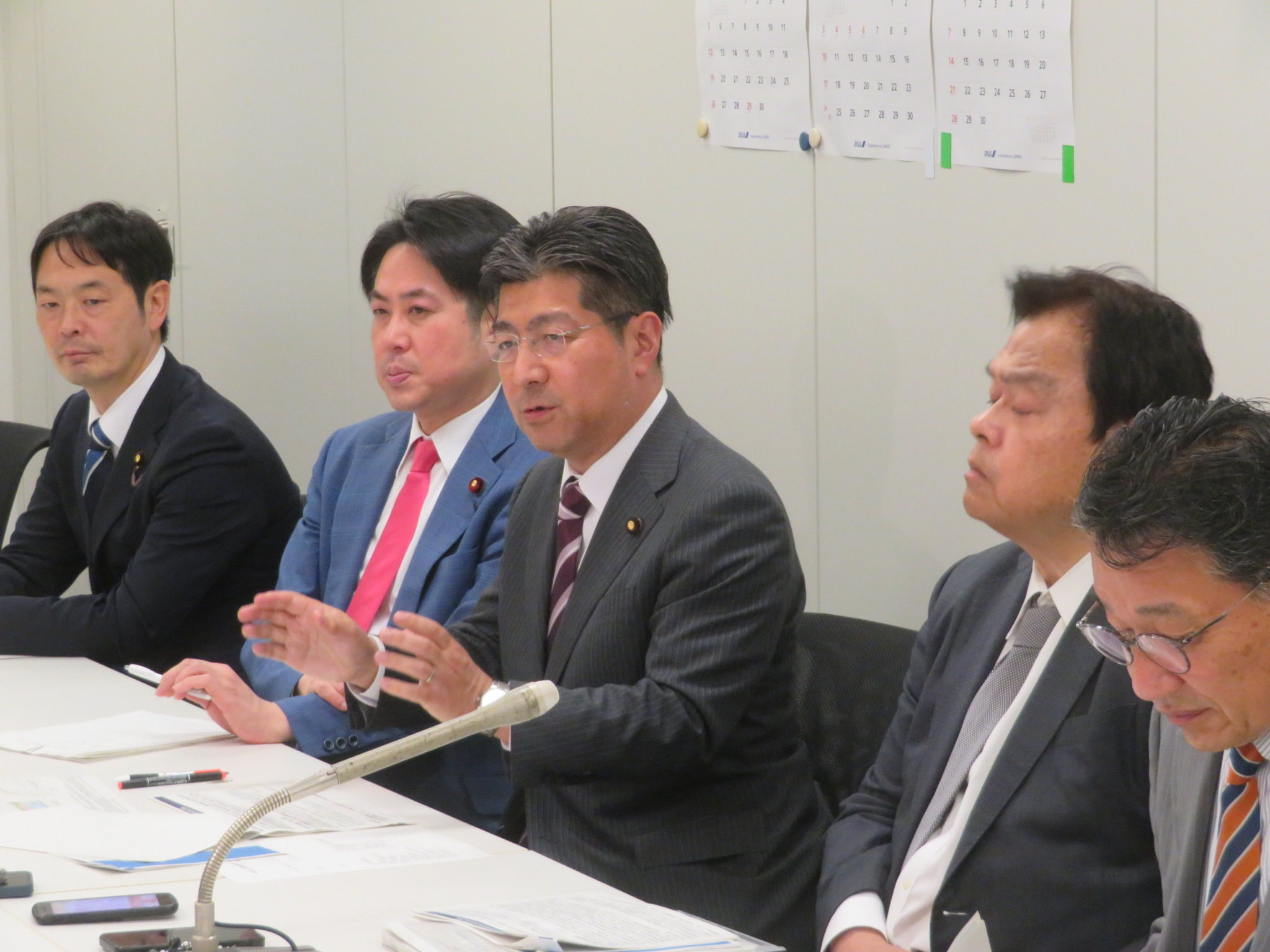 社会保障国民会議 の 給付付き税額控除 に関する実務者会議に各政党の代表、政府の担当大臣と出席・議論、その後記者ブリーフ
