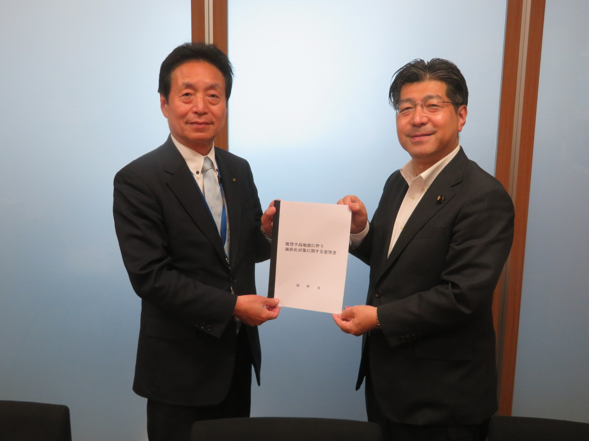 愛知県トラック協会の青木均会長から、現下の中東情勢を受けての運送業界における燃料・資材高騰と供給網に関する現状を伺う
