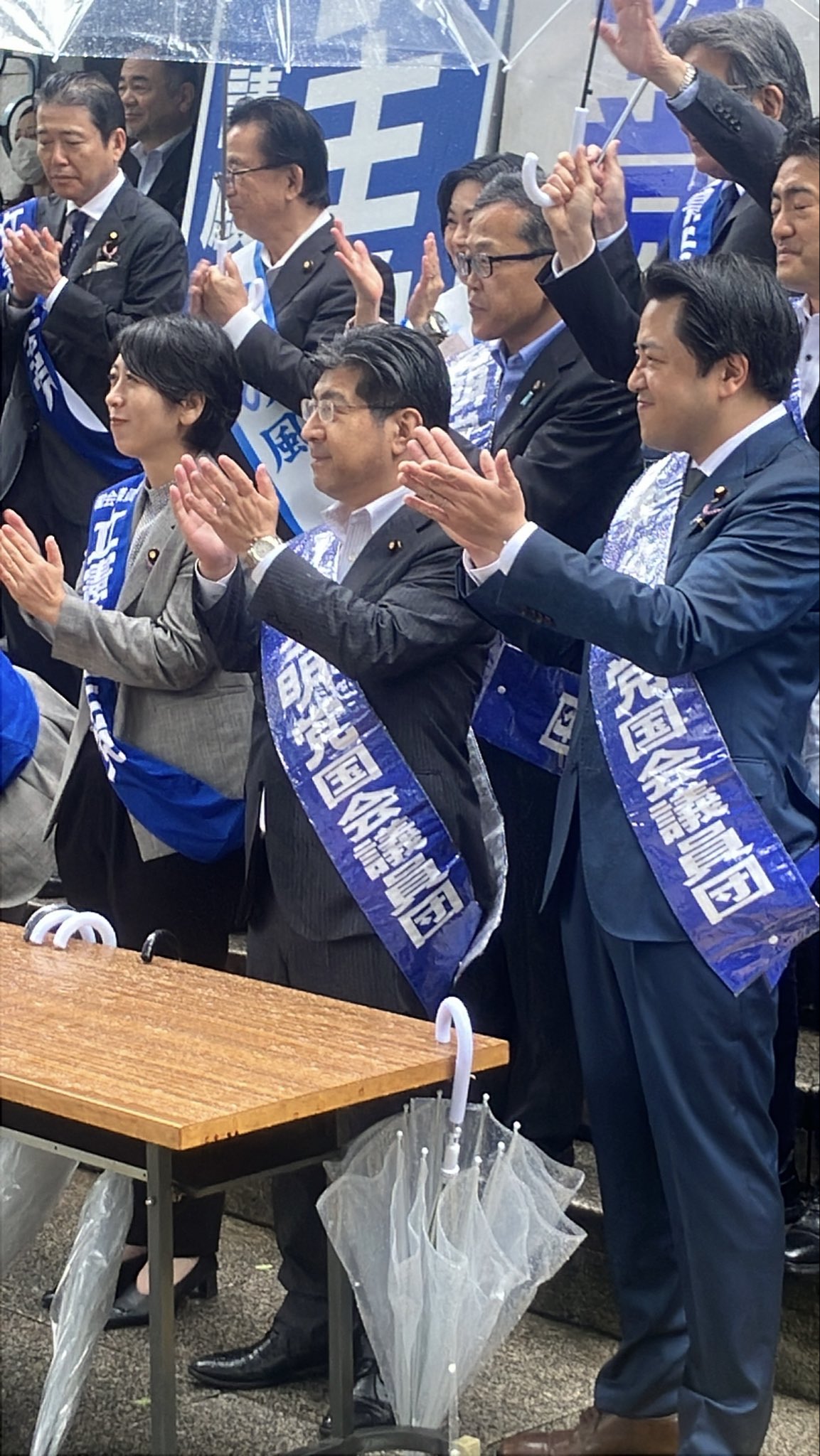 全国の自治体(町村)の労働組合の代表が国会周辺でデモ行進、そして、参議院では立憲民主党・国民民主党・沖縄の風、そして公明党の代表に要請。