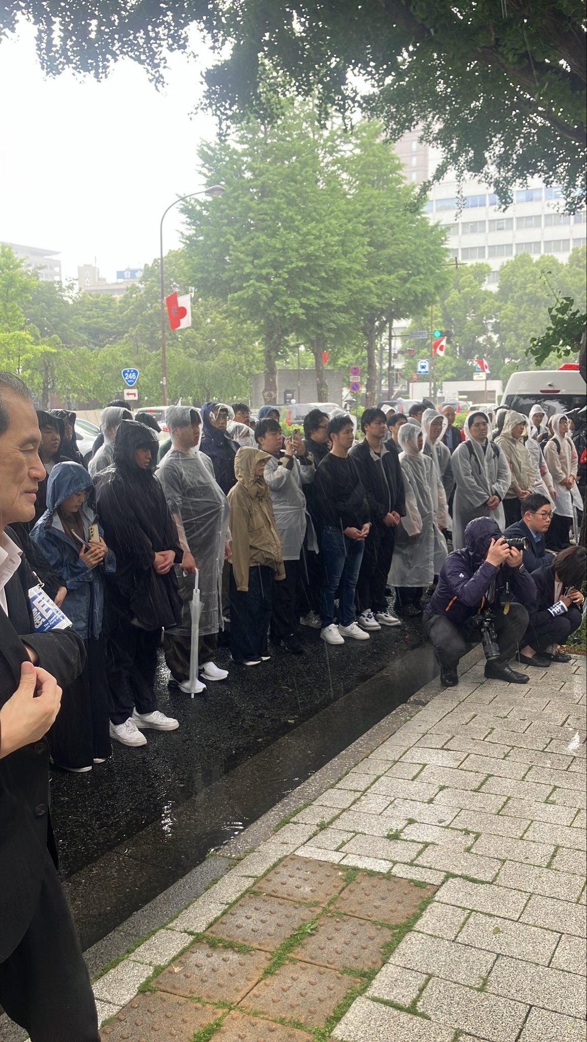 全国の自治体（町村）の労働組合の代表が国会周辺でデモ行進、そして、参議院では立憲民主党・国民民主党・沖縄の風、そして公明党の代表に要請。