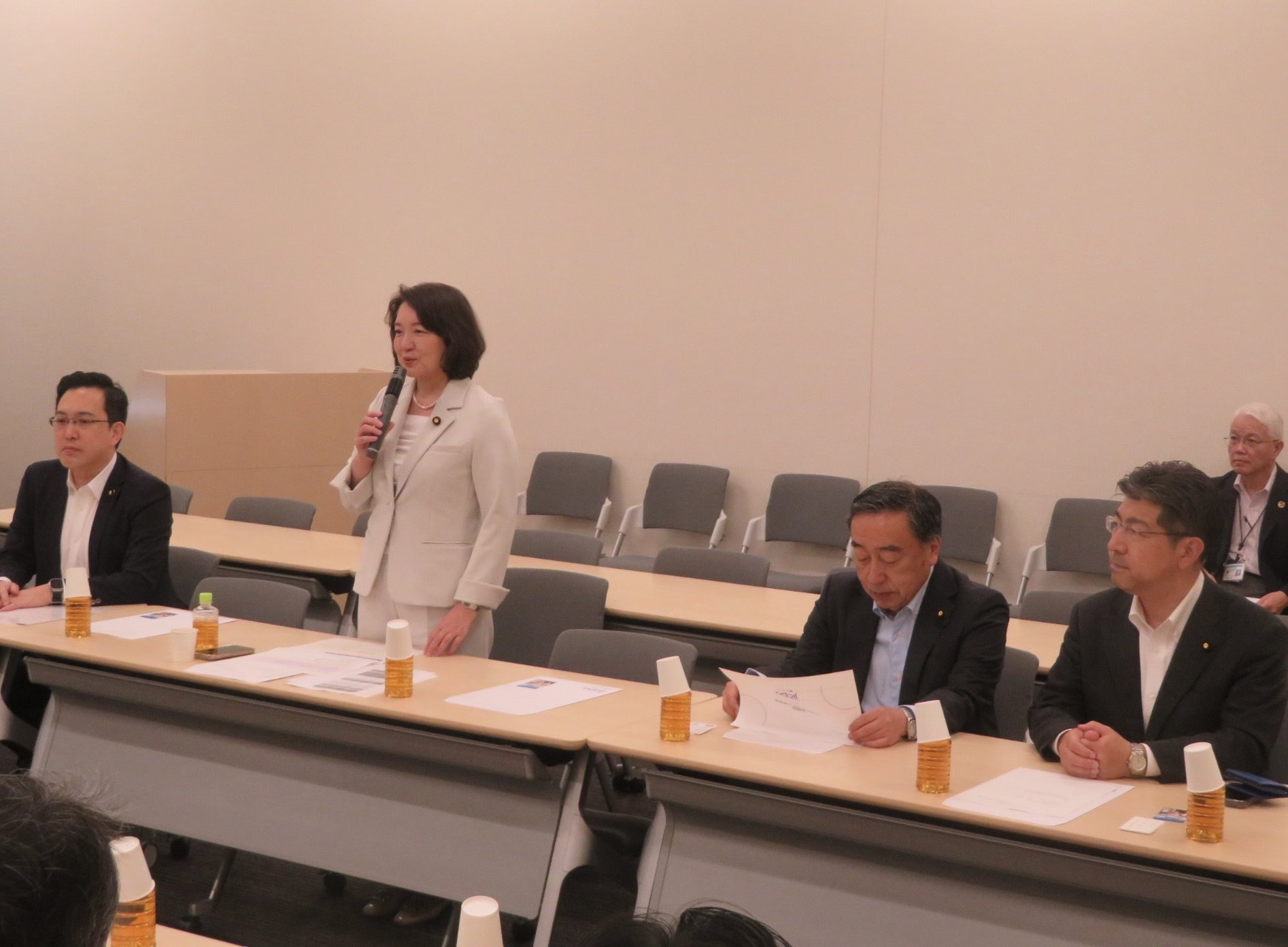 日本公認会計士協会の南成人会長・日本公認会計士政治連盟の茂木哲也会長はじめ役員の皆様