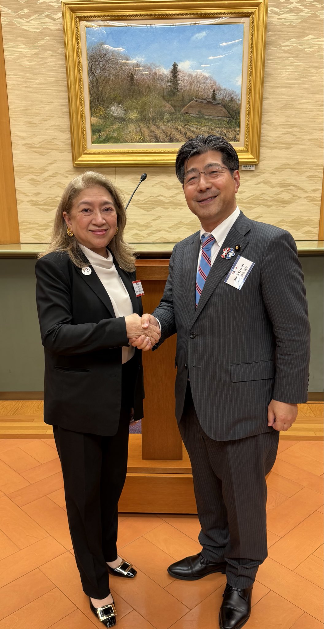 参議院ASEAN議員交流推進議員連盟の会合を参議院議長公邸で盛大に。
東南アジア各国の大使の皆様と交流。