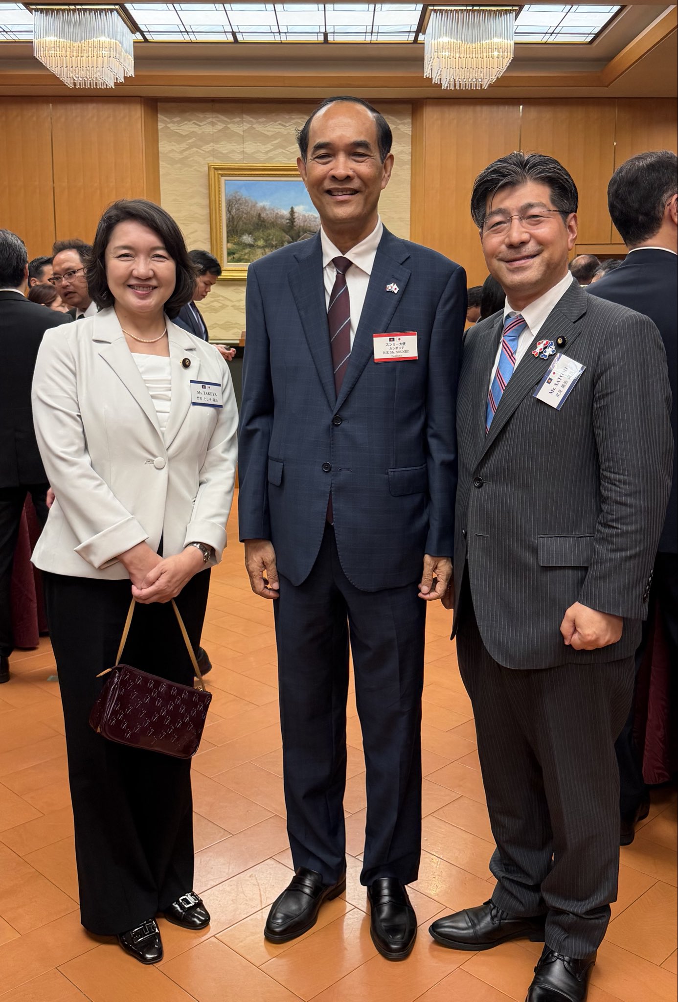 参議院ASEAN議員交流推進議員連盟の会合を参議院議長公邸で盛大に。
東南アジア各国の大使の皆様と交流。