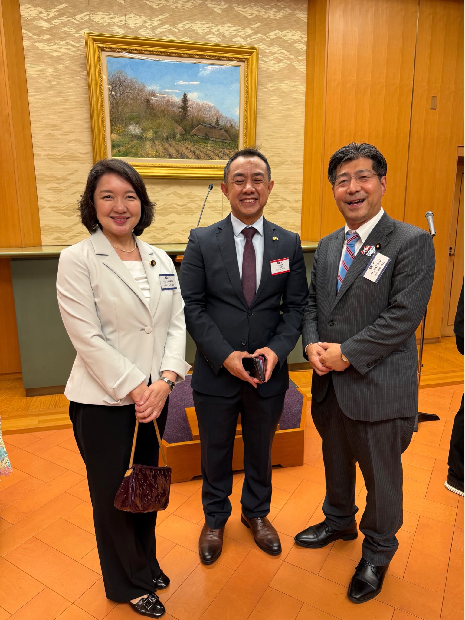 参議院ASEAN議員交流推進議員連盟の会合を参議院議長公邸で盛大に。
東南アジア各国の大使の皆様と交流。