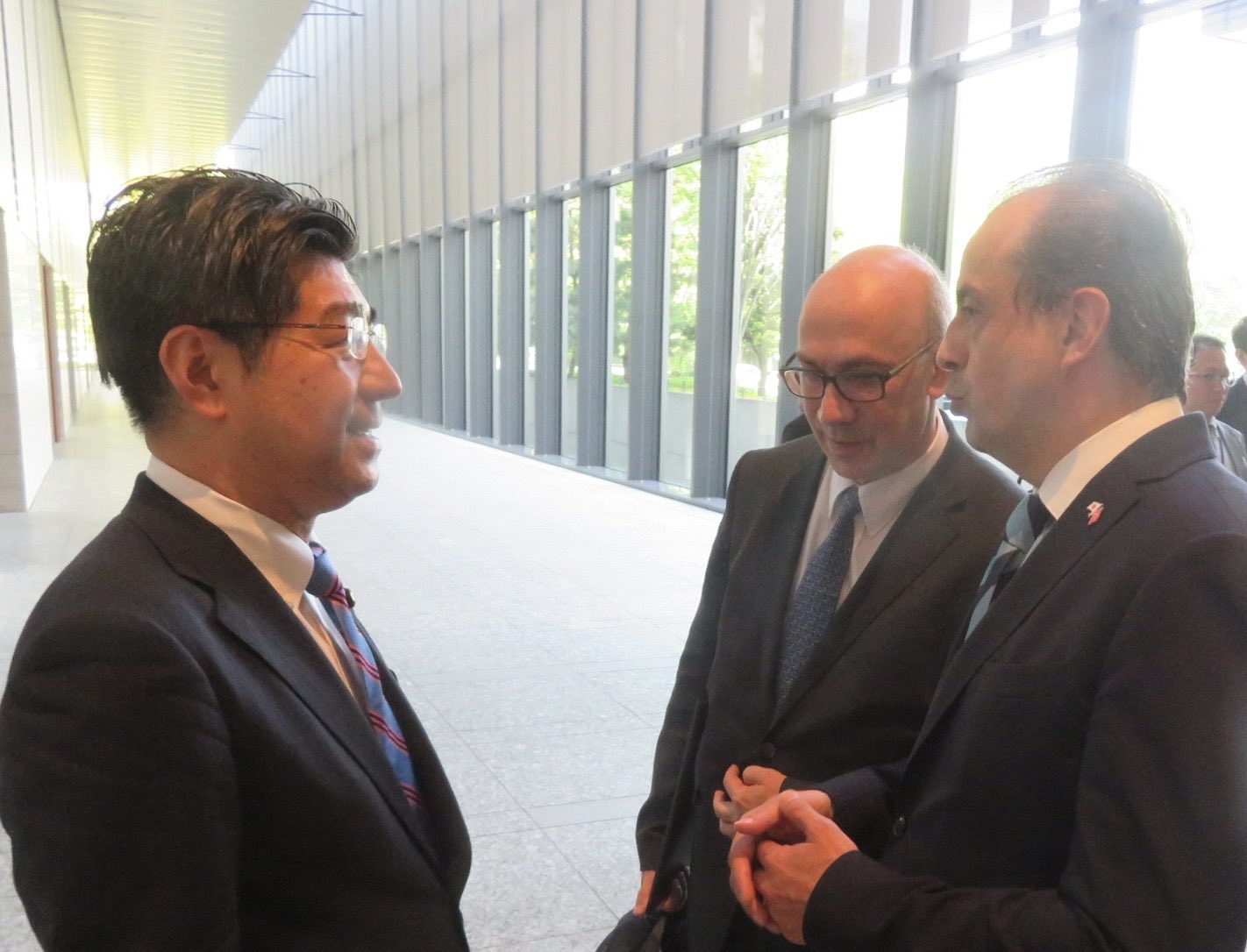 トルコ共和国大国民議会ファット･オクタイ外交委員長他国会議員５名とエルトゥールル駐日大使を参議院外交防衛委員会一同で歓迎、会談