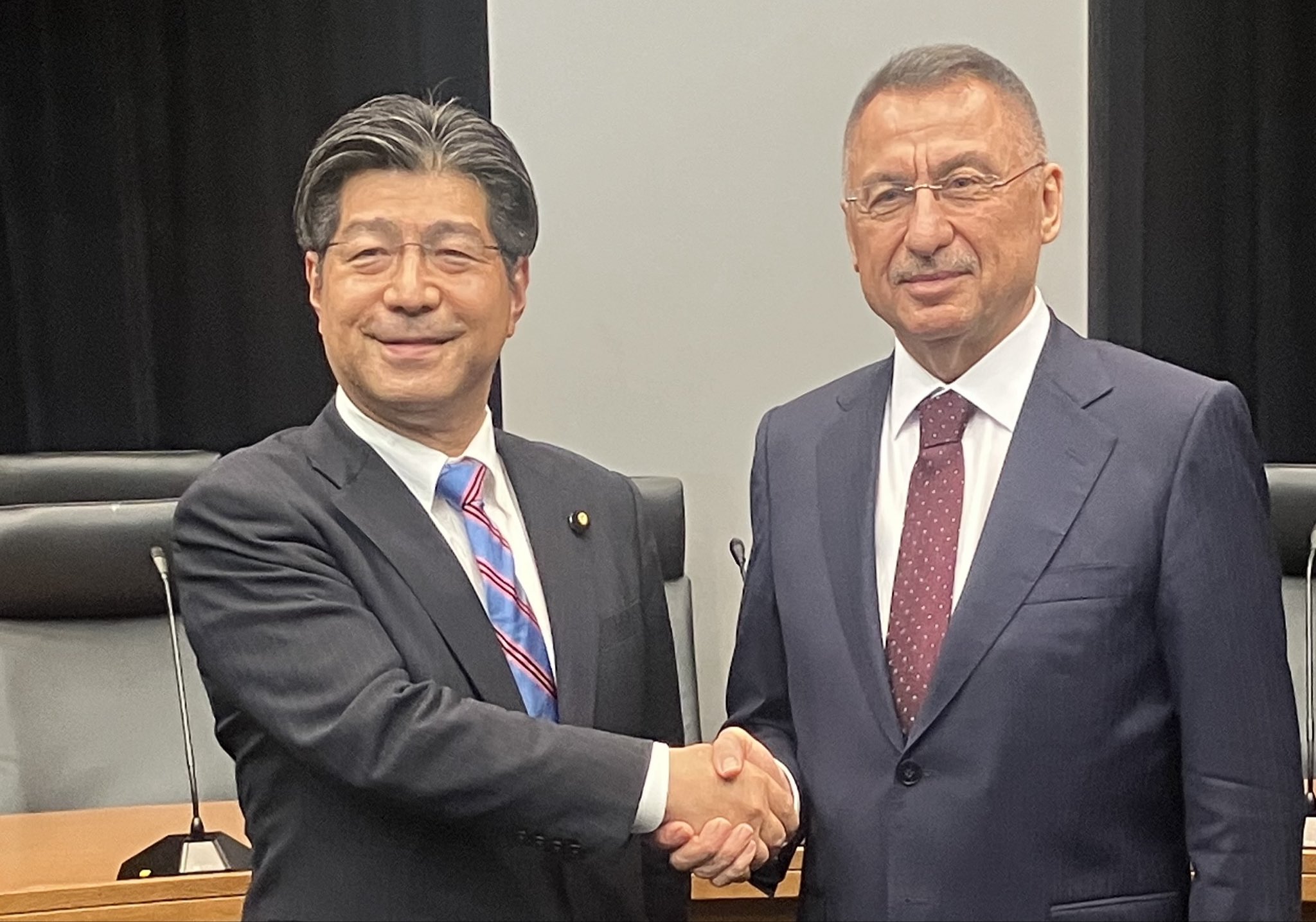 トルコ共和国大国民議会ファット･オクタイ外交委員長他国会議員５名とエルトゥールル駐日大使を参議院外交防衛委員会一同で歓迎、会談