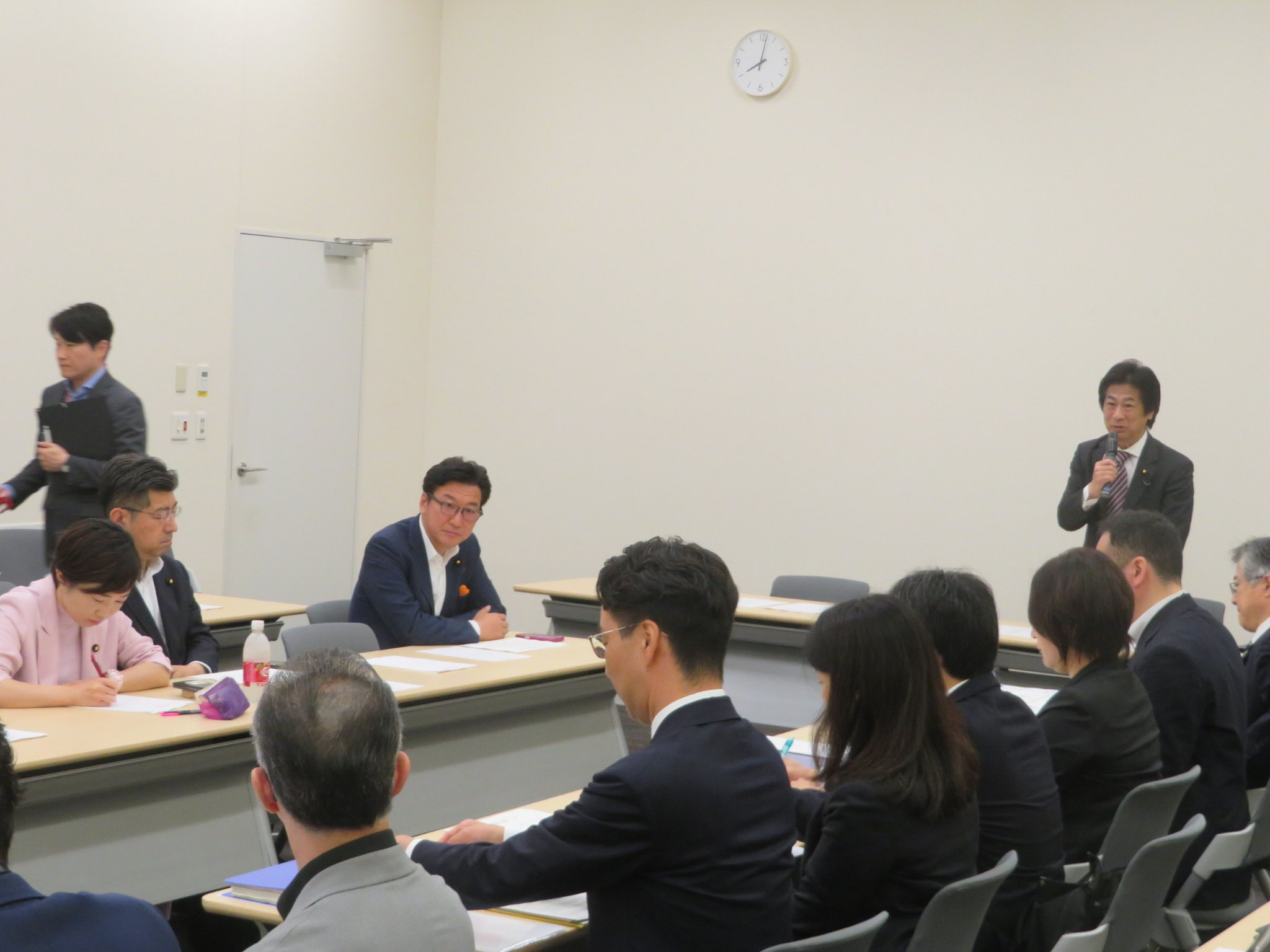 ILO（国際労働機関）のウングボ事務局長を各党の代表と先週お迎えして懇談