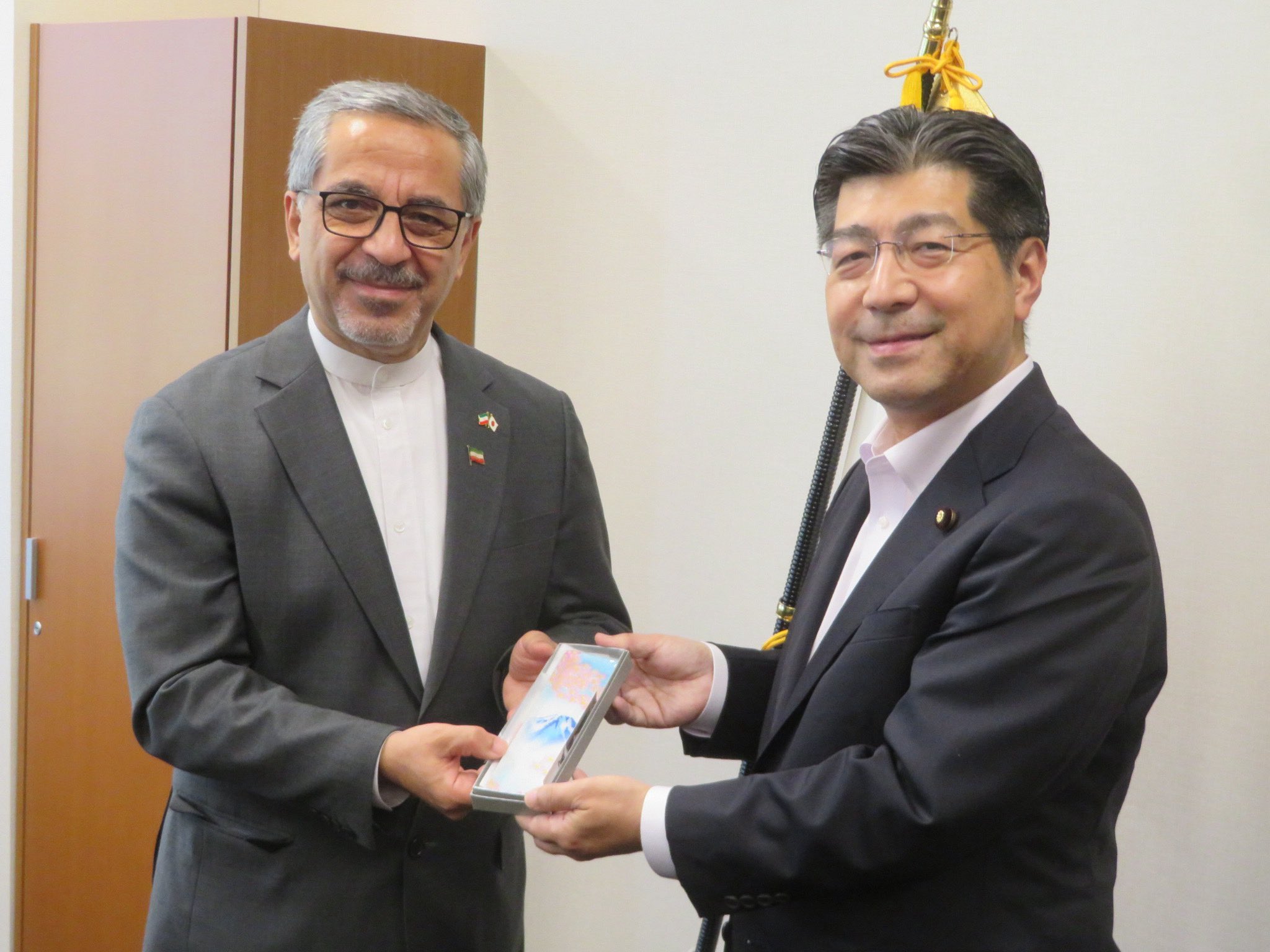 イランのペイマン・セアダット大使と懇談