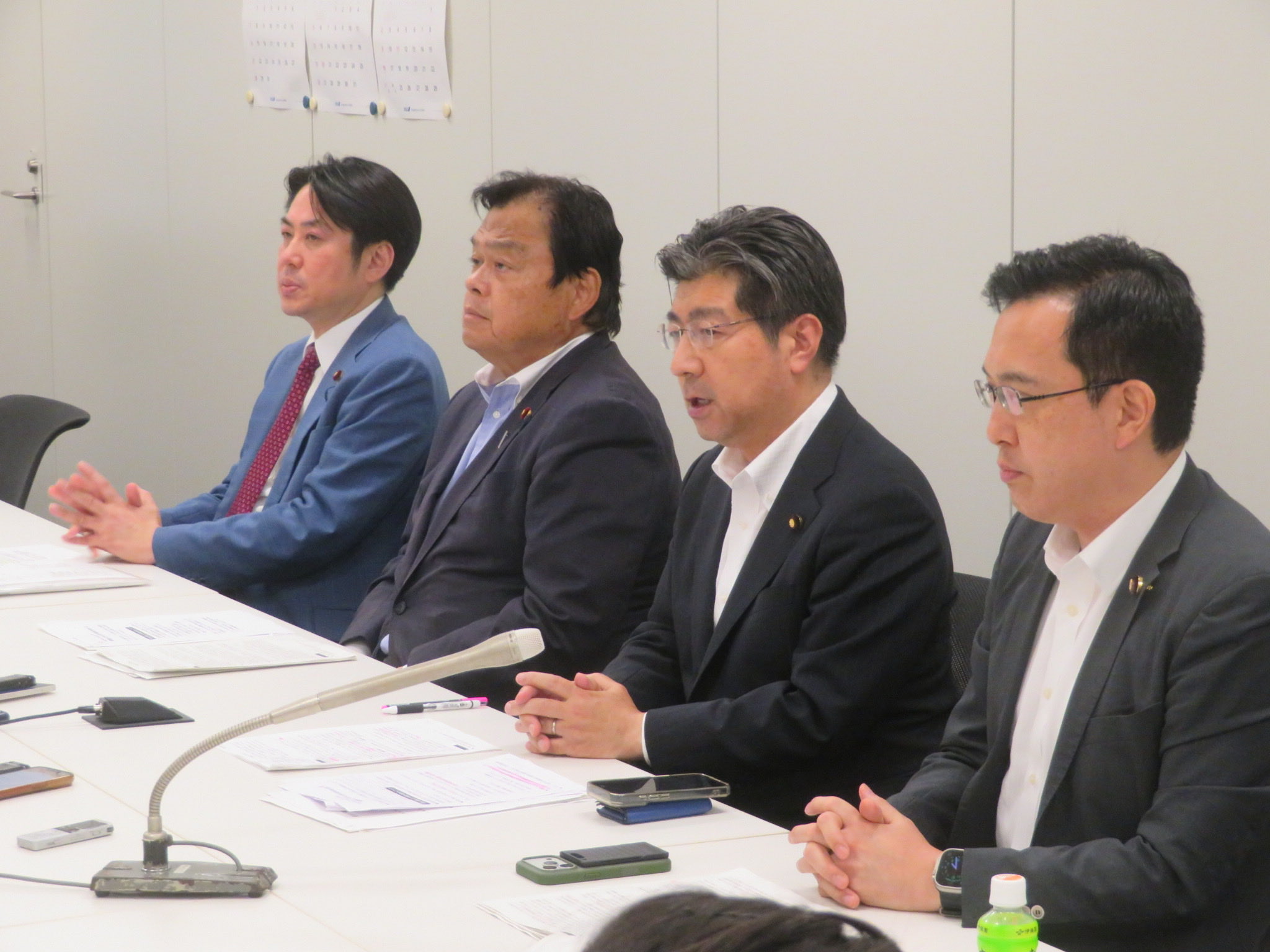社会保障国民会議の実務者会議後の記者会見の模様